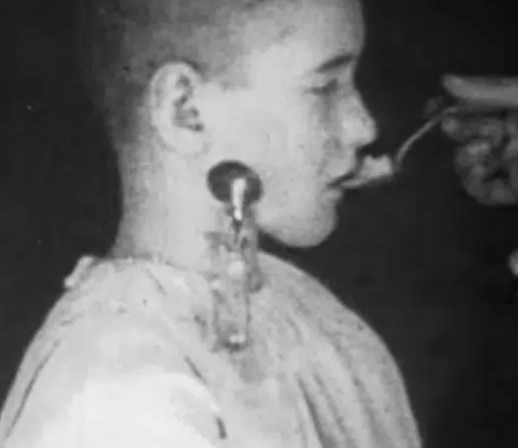 Hjemløs dreng udsættes for eksperiment af Ivan Pavlov