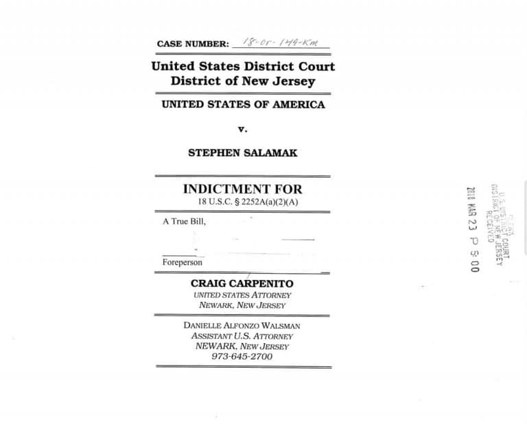 Anklageskrift mod Stephen Salamak med røde markeringer tilføjet